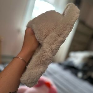 Fuzzy chunky slipper/shoe